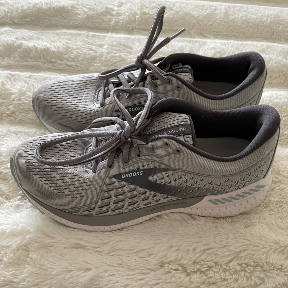 Brooks Adrenaline GTS 21  Ladies Athletic Running Shoe